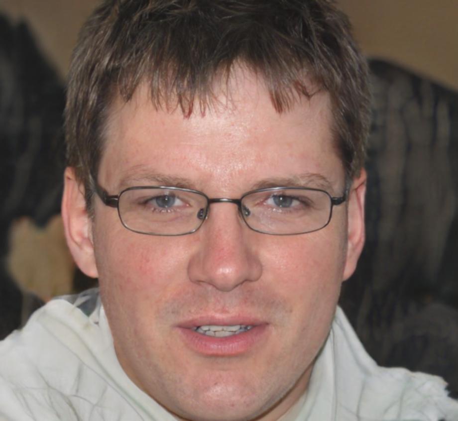Professional headshot of Bartholomew Chen